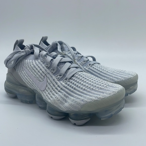 Nike Air VaporMaxFlyknit 3 Womens US Platinum Running Shoes AJ6910-100 - Picture 2 of 4